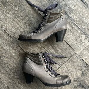 Paul green shoes gray leather two-tone booties, size 7 heals